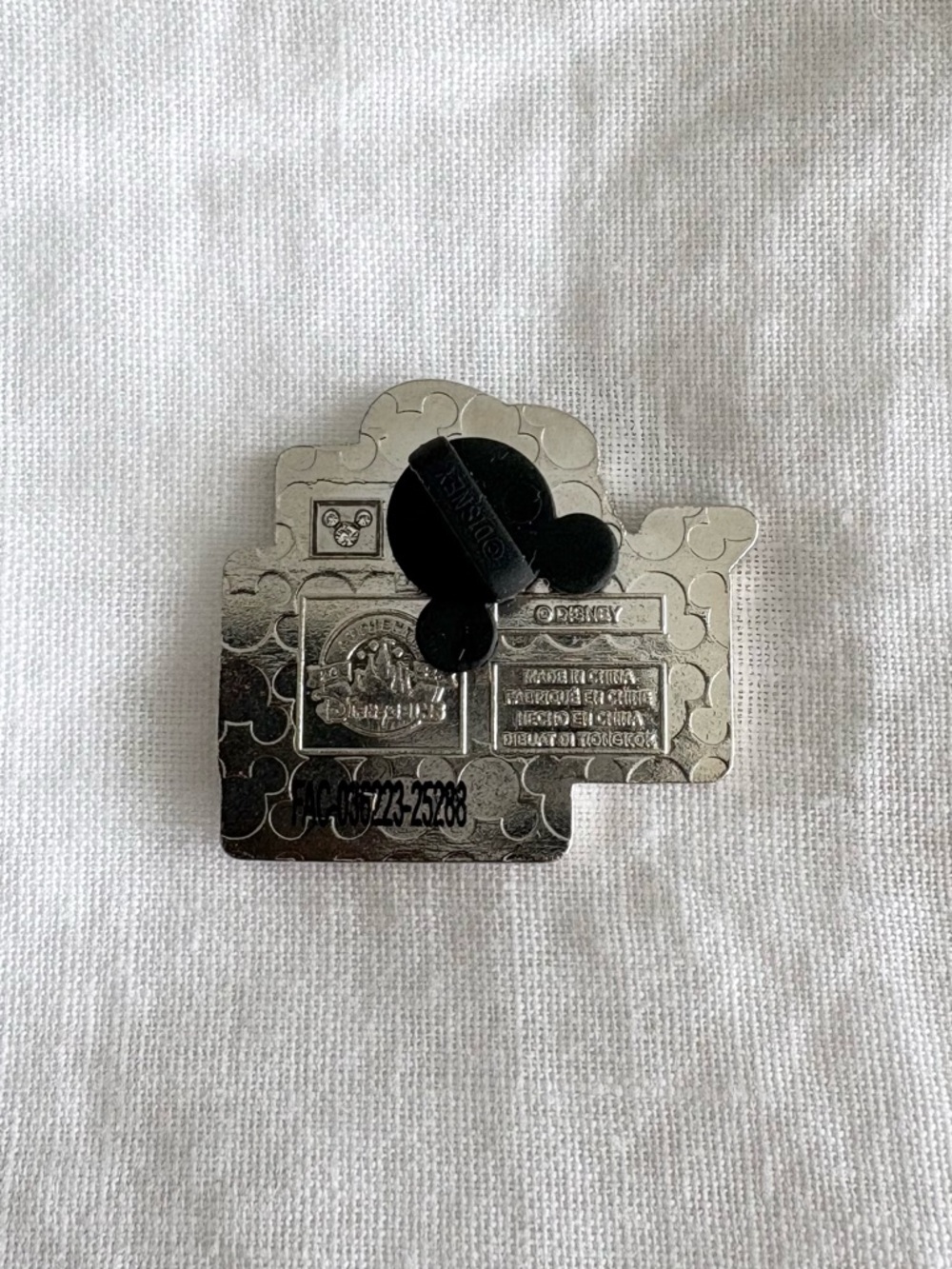 Disney Epcot Mystery Pin Donald - Picture 2 of 2